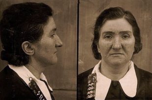 Fotografia policial (foto segnaletica) real de Leonarda Cianciulli