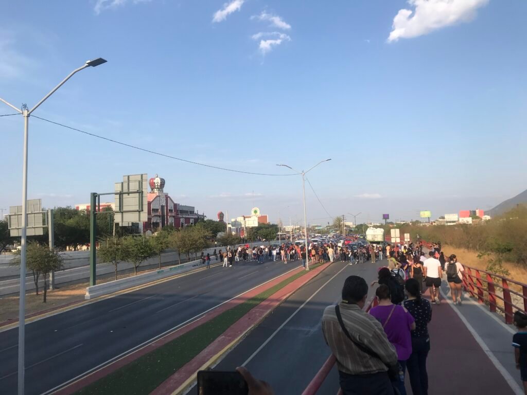 Movilización feminista en respuesta a la desaparición de Debanhi Escobar en Nuevo León