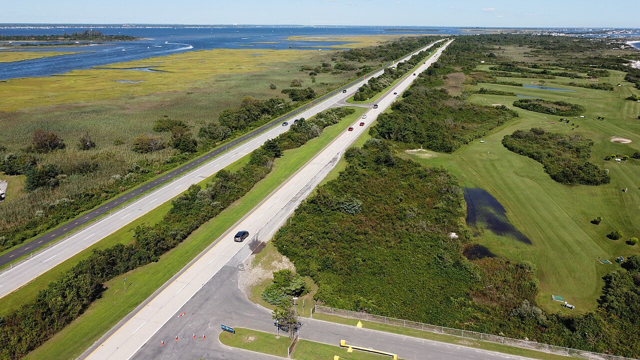 Vista aérea de Ocean Parkway cerca de Gilgo Beach, Long Island