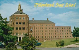 Edificio del Willowbrook State School en Staten Island, la institución vinculada a la leyenda de Cropsey
