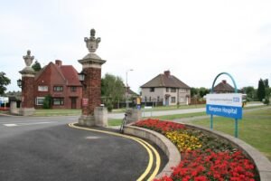 Entrada del Hospital Rampton, hospital psiquiátrico de seguridad en Nottinghamshire