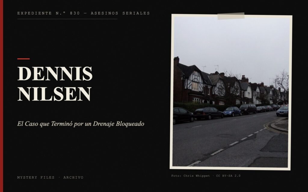 Portada del expediente de Dennis Nilsen con fotografía: el Caso que Terminó por un Drenaje Bloqueado